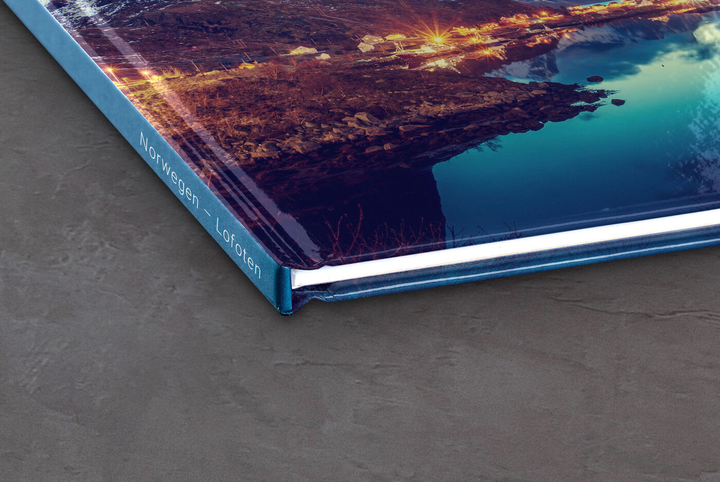 CEWE FOTOBUCH als Hardcover mit atemberaubendem Landschaftsbild bei Nacht