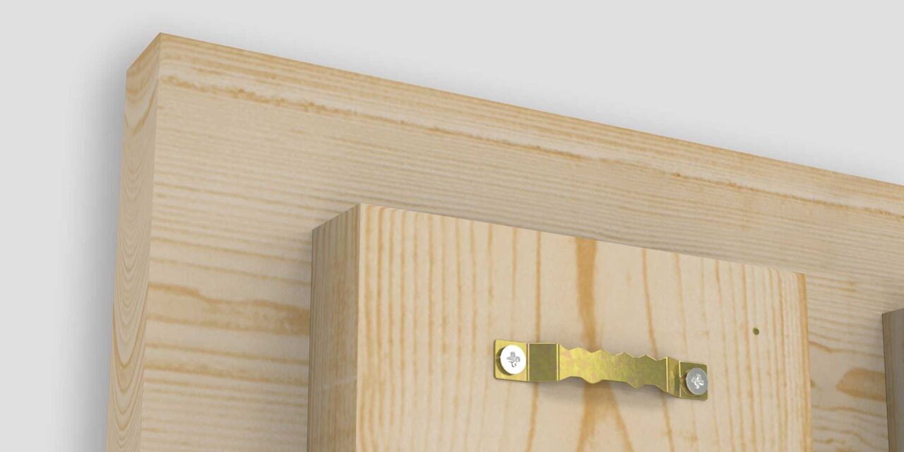 Rückansicht einer Holzrahmenkonstruktion mit Halterung