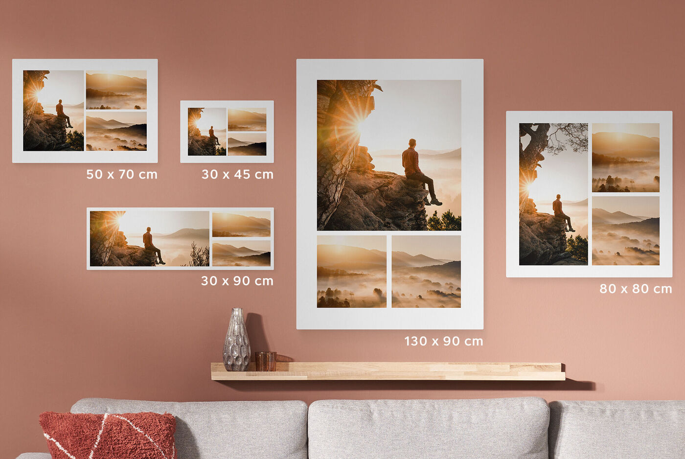 Verschiedene gerahmte Fotos mit Landschaftsbildern an einer Wand. Die Bilder zeigen eine sonnige Szenerie mit einer Person auf einem Felsen.