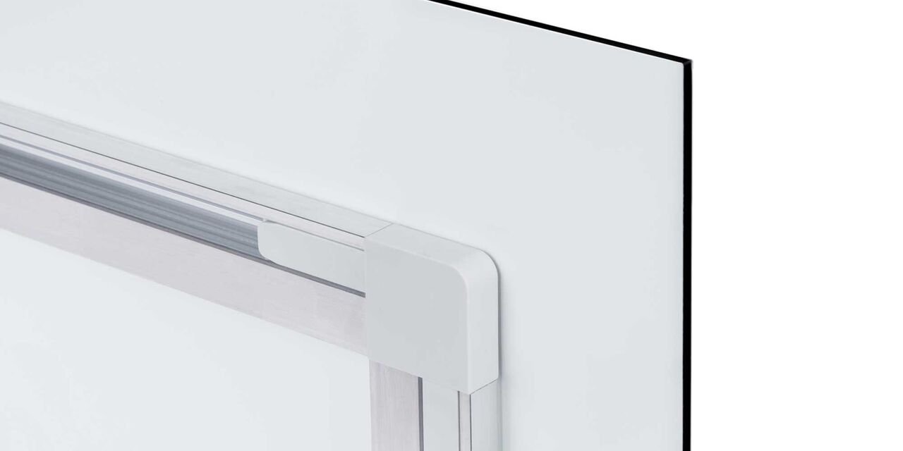 Detailaufnahme eines modernen Bilderrahmens mit einem schlichten, eleganten Design