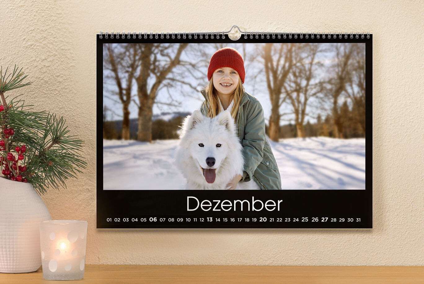 Ein Mädchen mit einem weißen Hund im Schnee, Dezember-Kalender