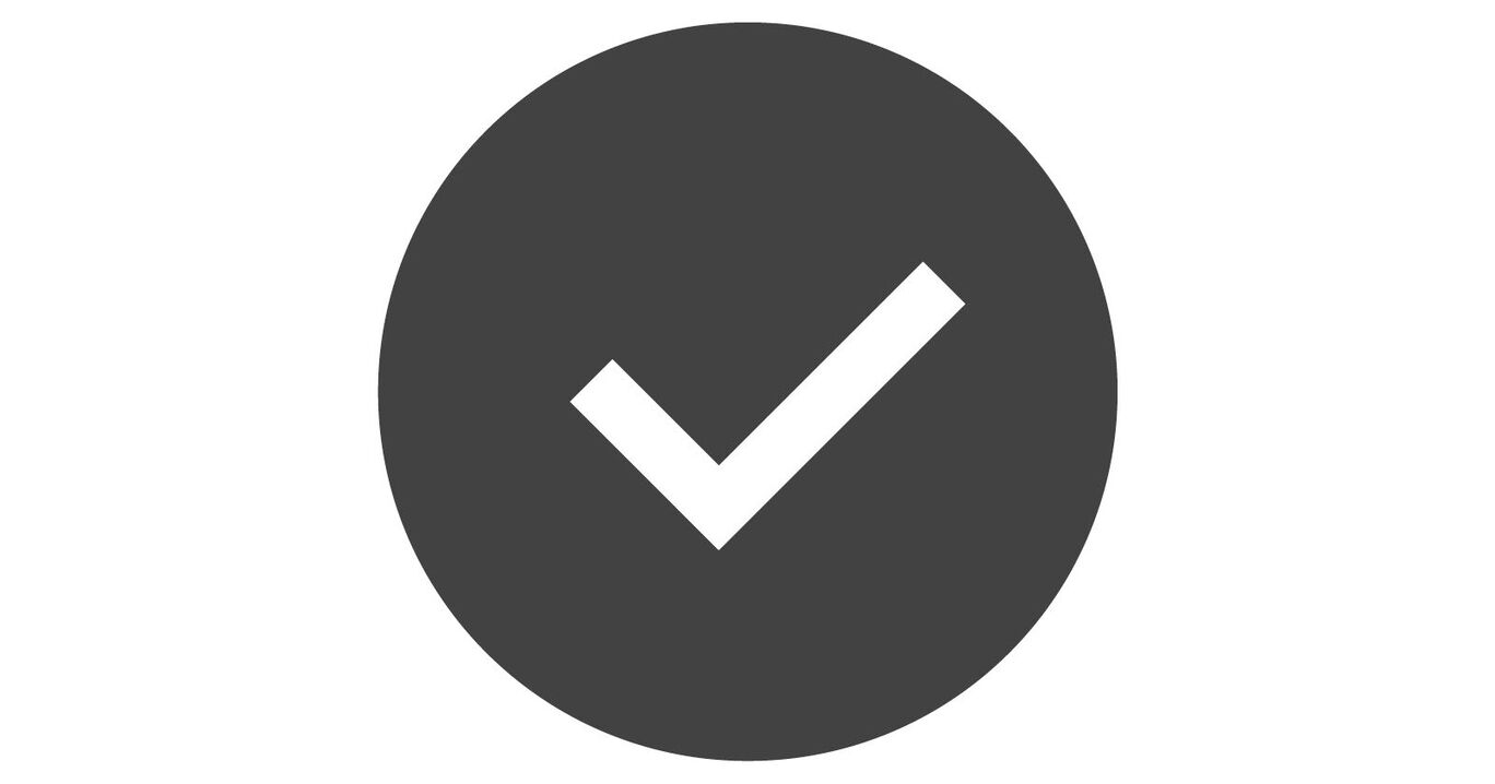 Graues Symbol eines Häkchens in einem vollen Kreisdarstellung, symbolisiert Zustimmung.