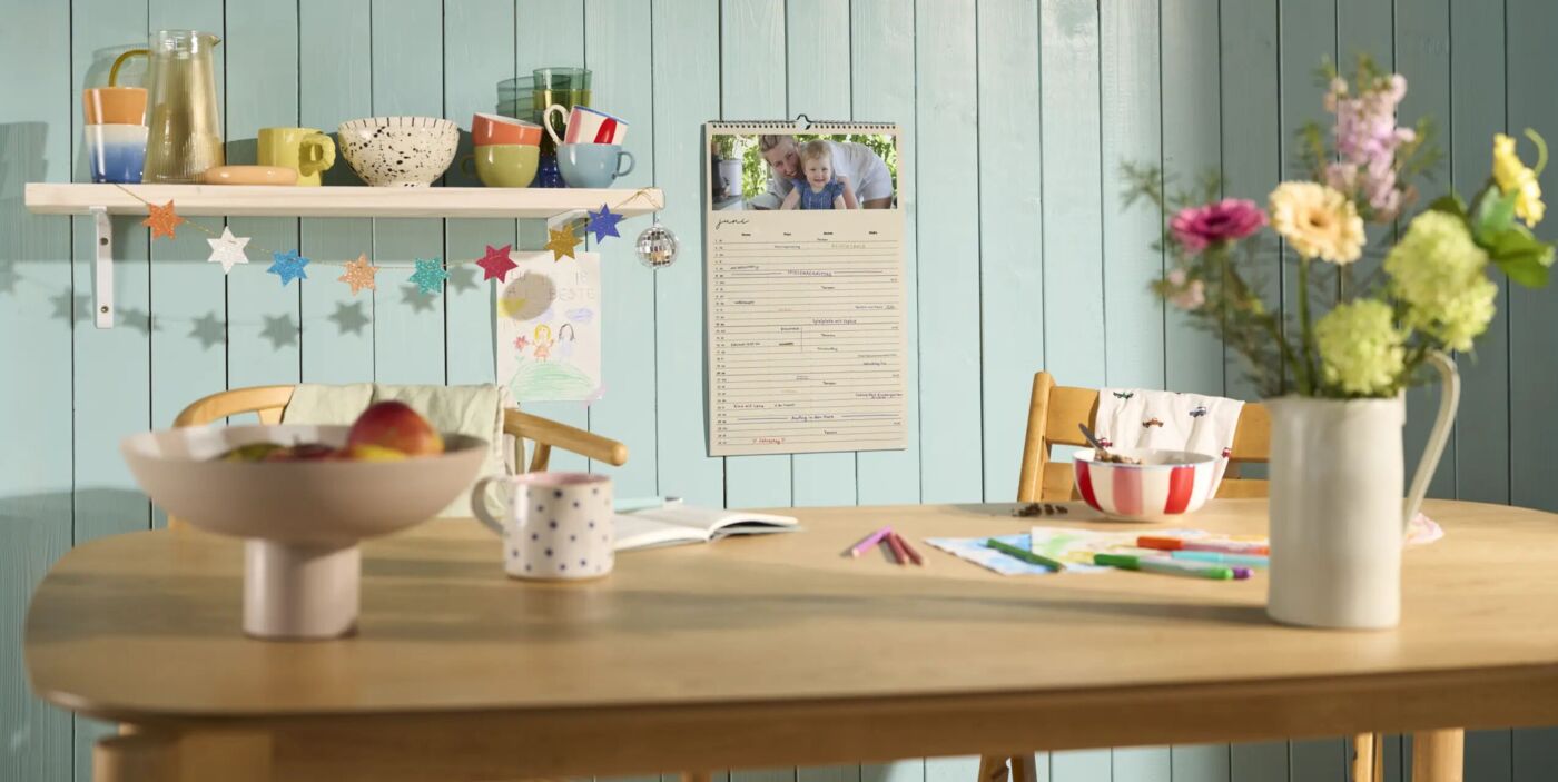 CEWE Fotokalender als Familienplaner im XL Format für Juni mit Foto oben, vielen Zeilen für Termine