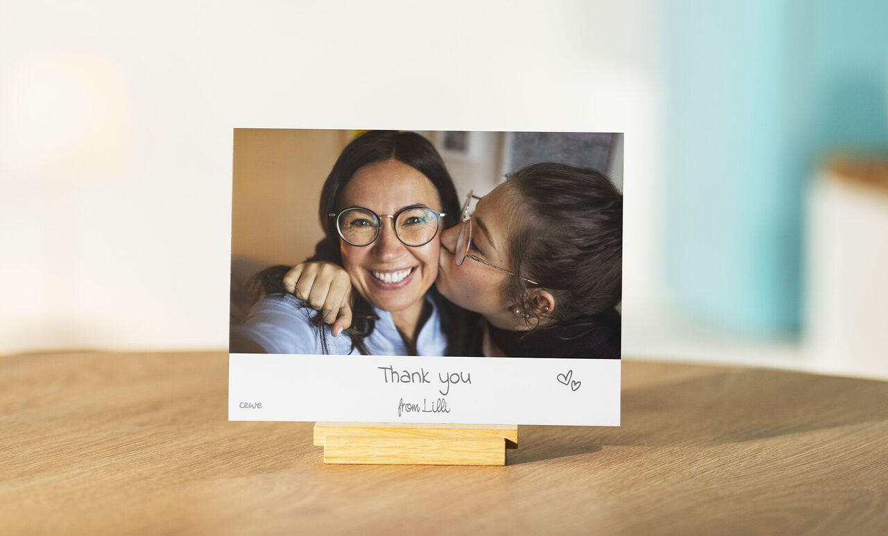 Eine liebevolle Erinnerung mit "Thank you" auf einem Fotodruck, hübsch aufgestellt.