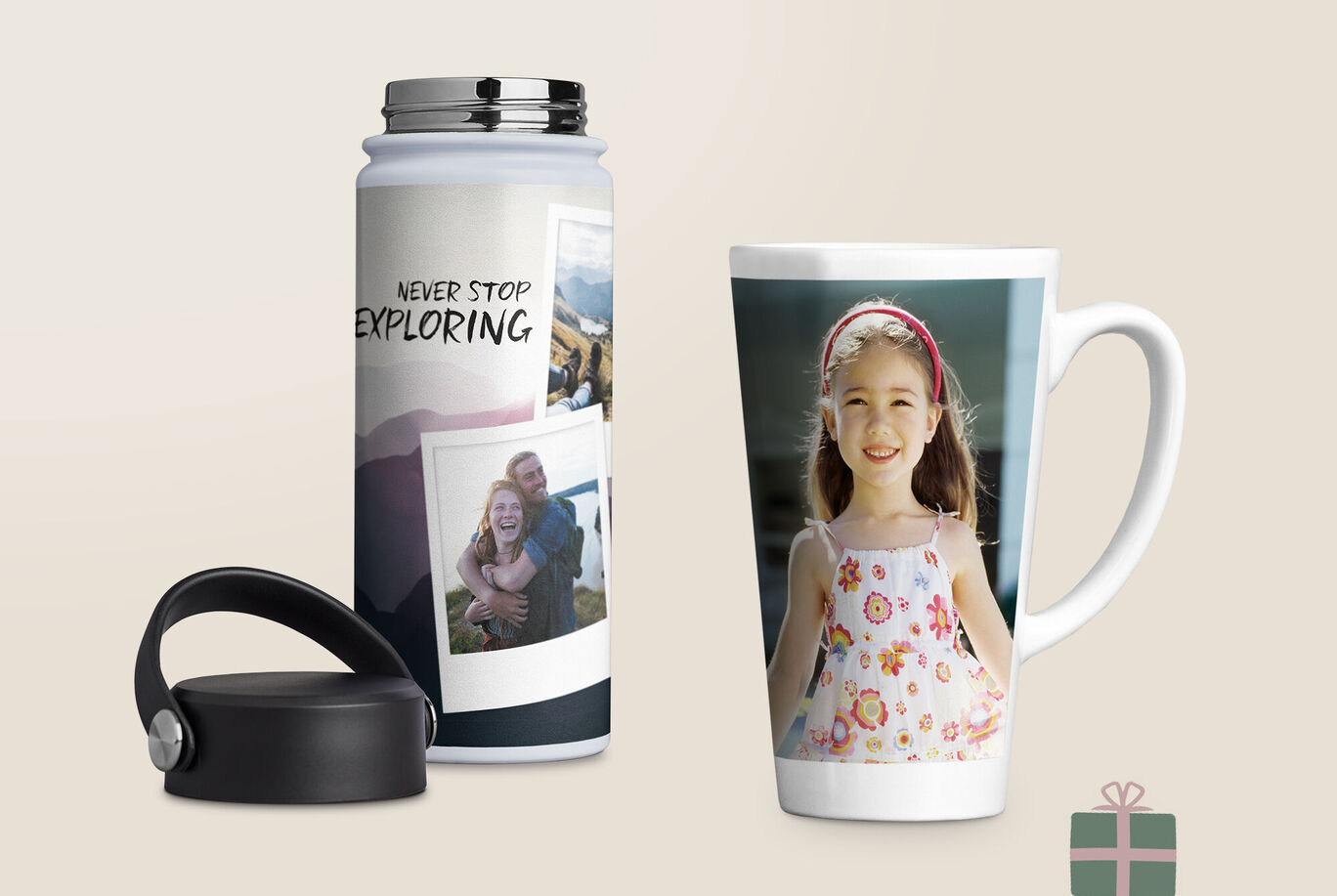 Eine personalisierte Trinkflasche und Tasse mit Fotografien, inspirierend für Abenteuer.