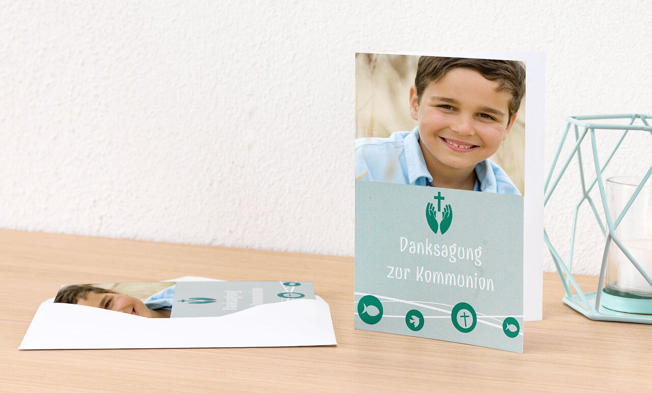 Eine liebevoll gestaltete Dankeskarte zur Kommunion mit ansprechendem Design.