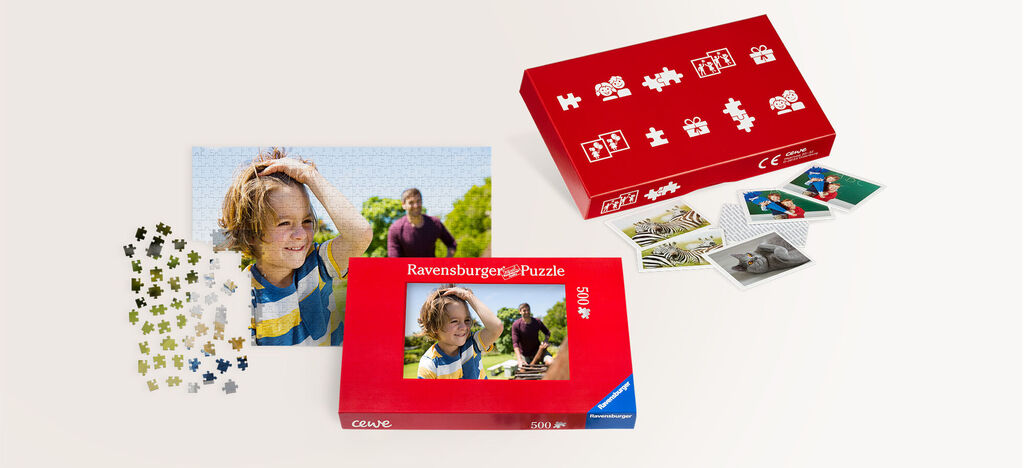 Ein niedliches Puzzle von CEWE mit einem Foto eines glücklichen Kindes im Vordergrund, umgeben von Puzzlestücken und der Puzzlebox.