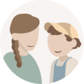 Illustration von zwei jungen Menschen im Profil. Eine Person trägt einen Zopf mit rosa Schleife, die andere eine Kappe