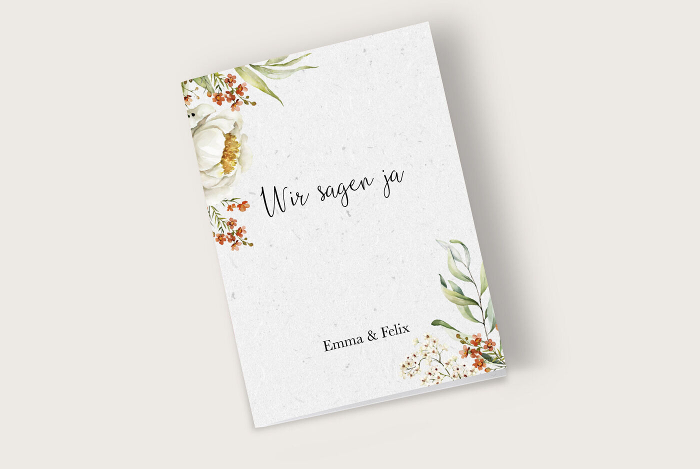 Eine elegante Einladung zur Hochzeit mit floralen Akzenten und dem Text: "Wir sagen ja".