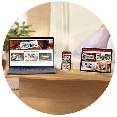 Laptop, Smartphone und Tablet zeigen die CEWE Fotowelt Webseite.