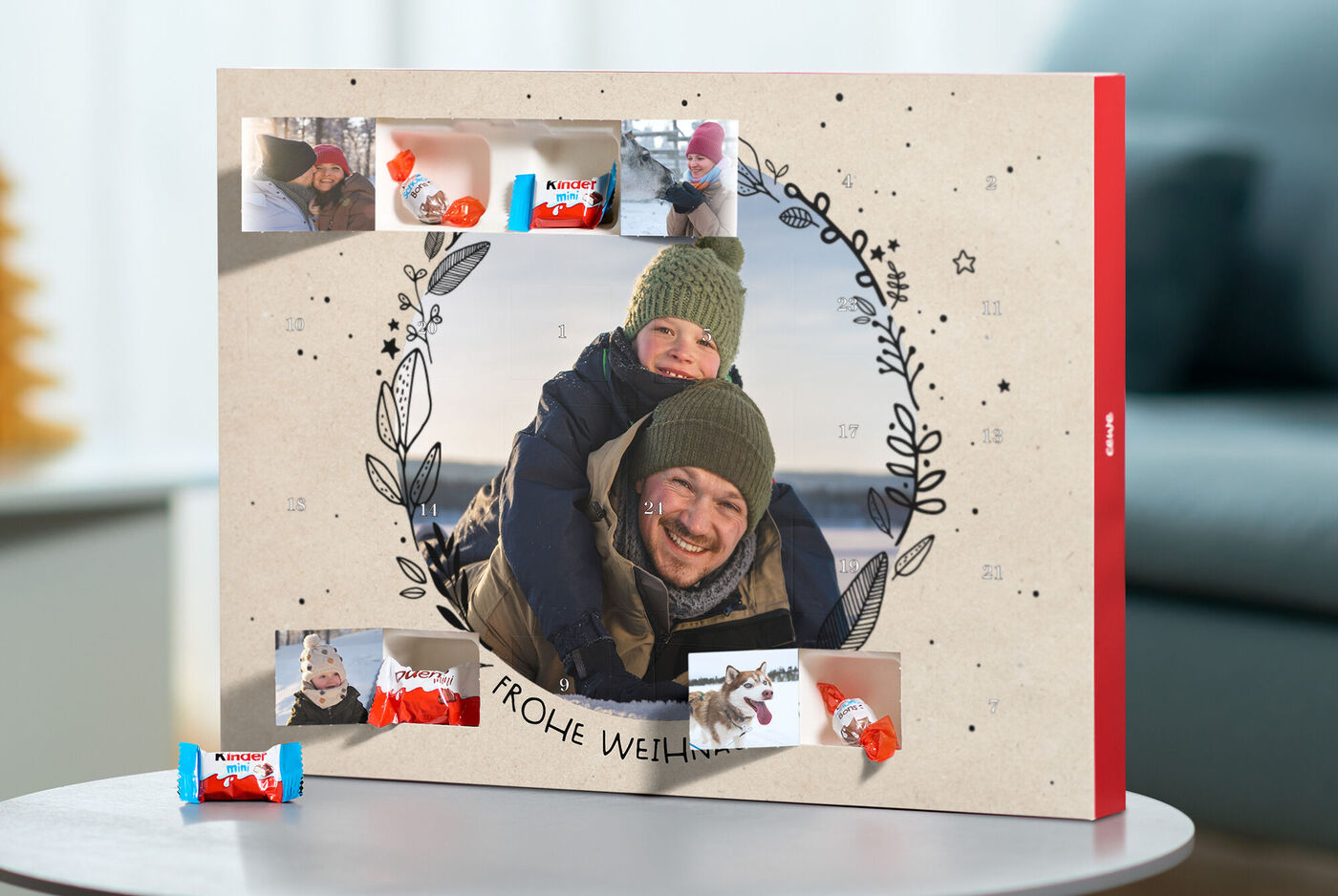 Adventskalender mit mehreren Bildern und Dekoration zum Thema Weihnachten