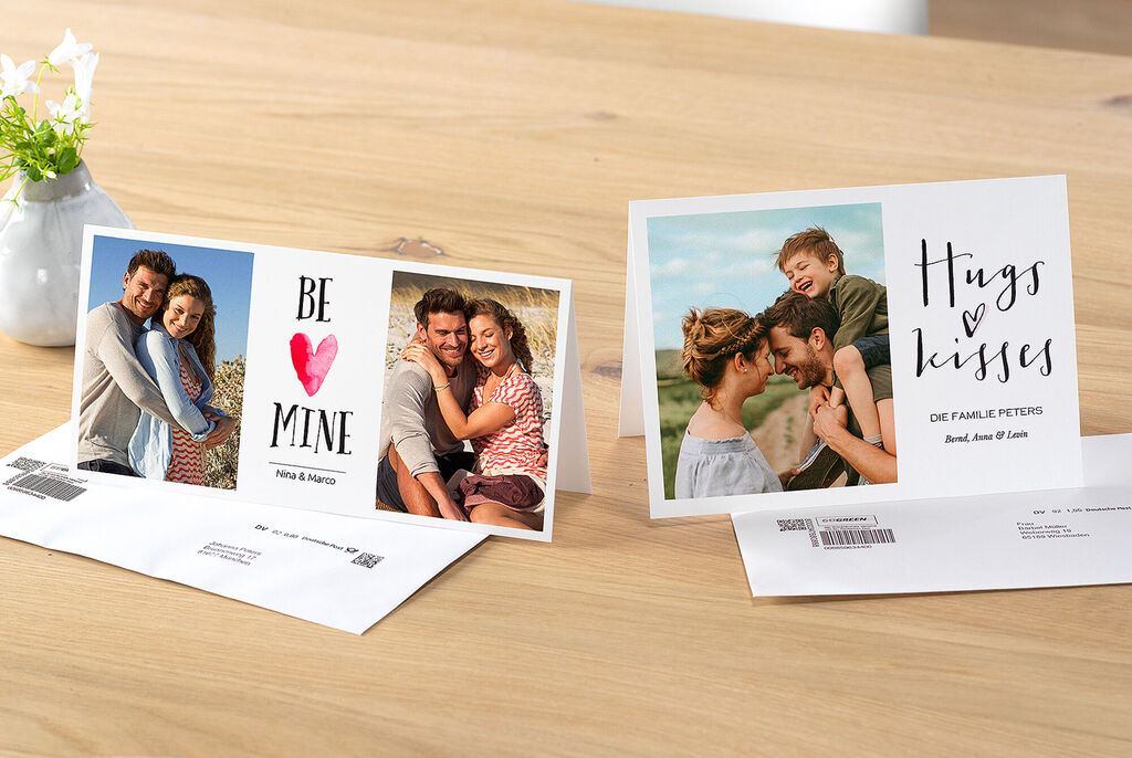 Zwei kreative Grußkarten mit Fotos von Paaren und liebevollen Botschaften