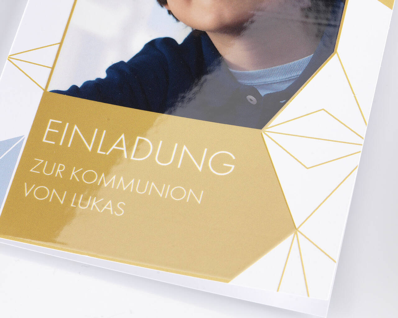 Einladung zur Kommunion von Lukas mit goldenen Akzenten
