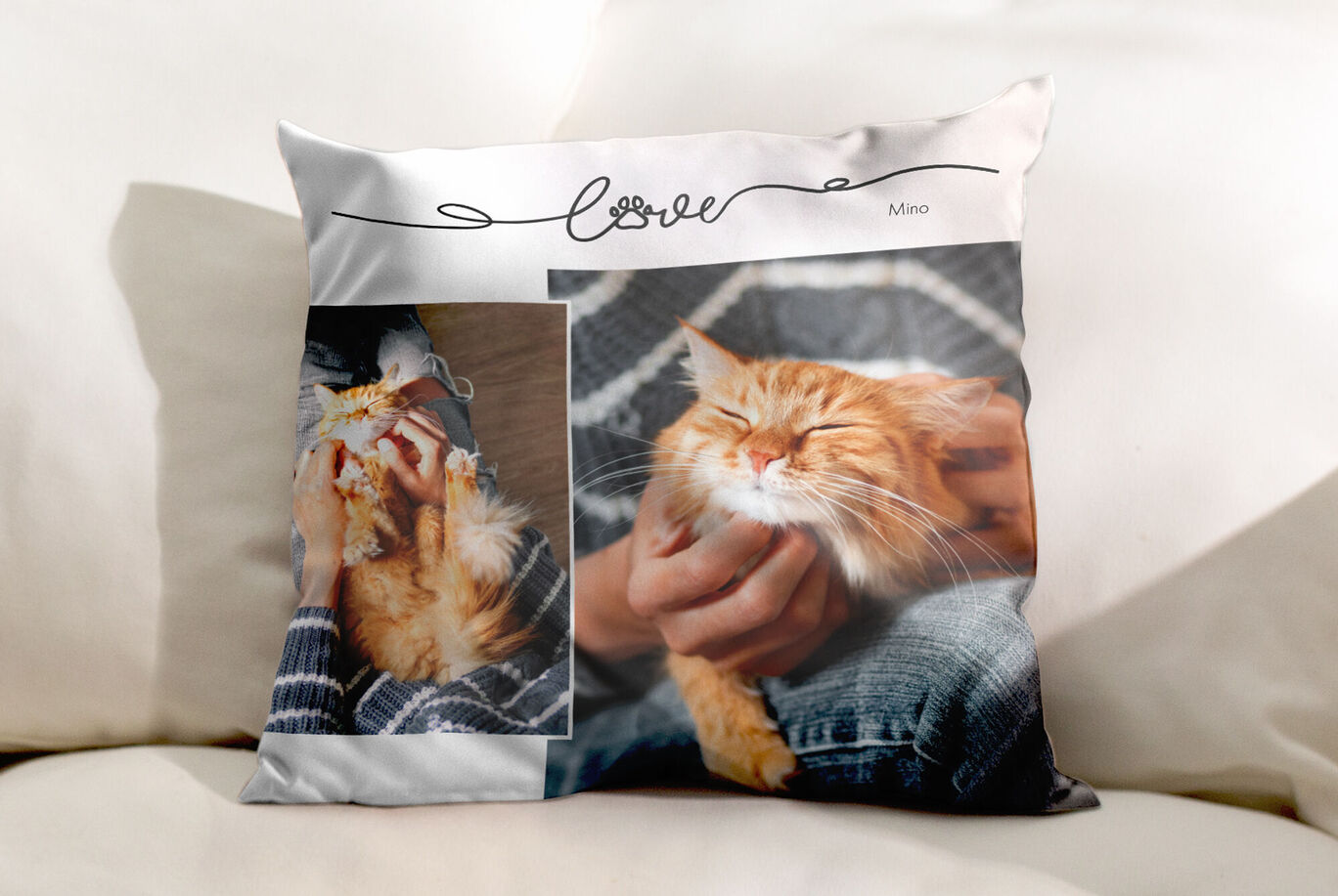 Eine liebevolle Katze wird von einer Person gekuschelt, der Kissenbezug hat Fotos und den Schriftzug 'Love'.