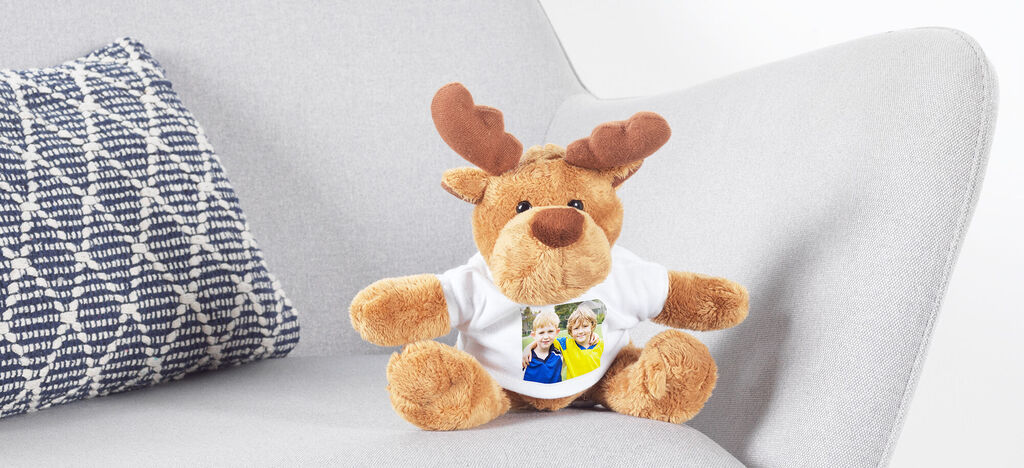 Kuscheliges Rentier mit Fotodruck von zwei lächelnden Kinderfreundschaften auf T-Shirt
