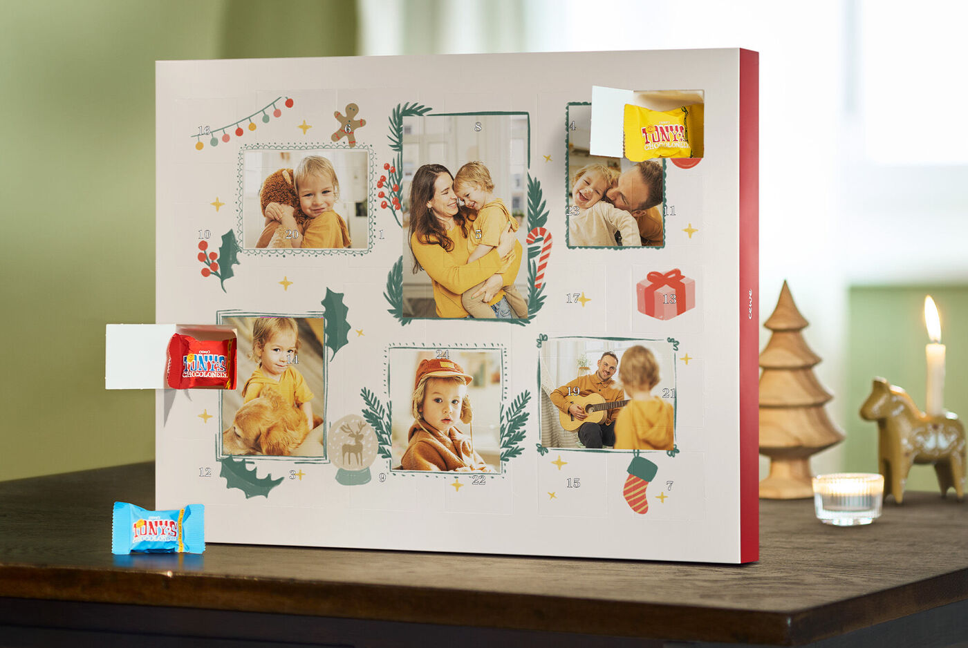 Adventskalender im XXL Format mit bunten Schokoladenverpackungen von Tony's Chocolonely und Fotos einer Mutter und ihres Kindes.